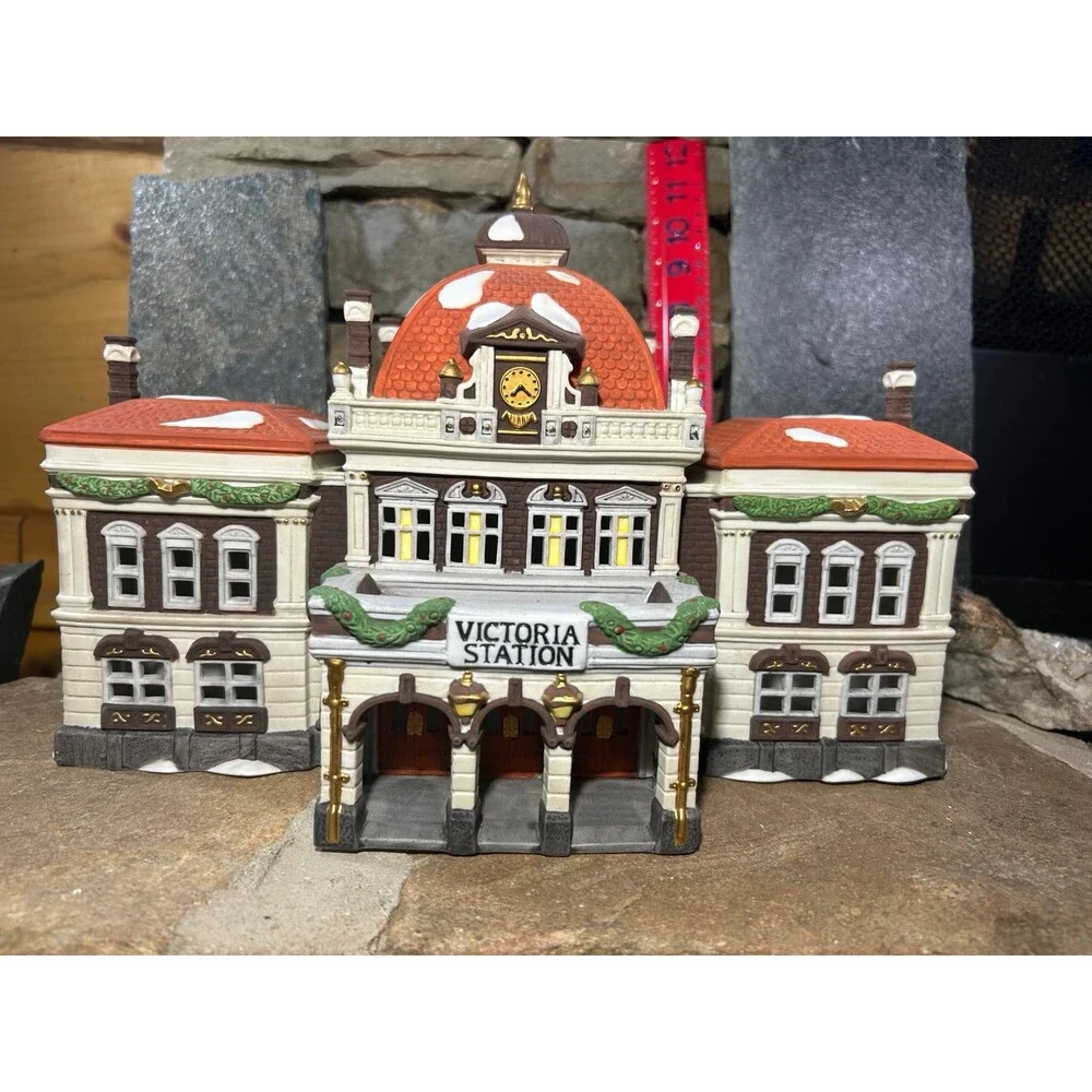 Dept 56 Heritage Heritage Village Victoria Station House Light & box Retired